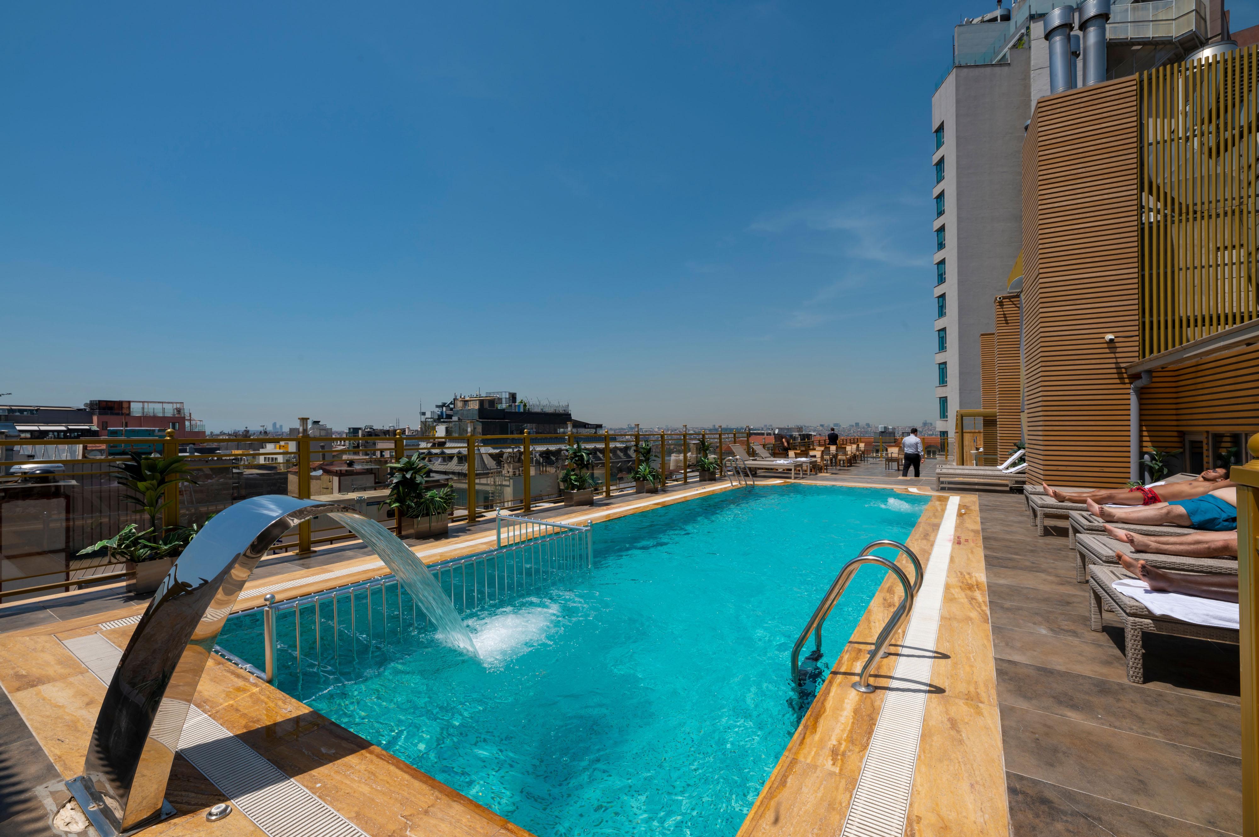 Ramada By Wyndham Pera Taksim Otel