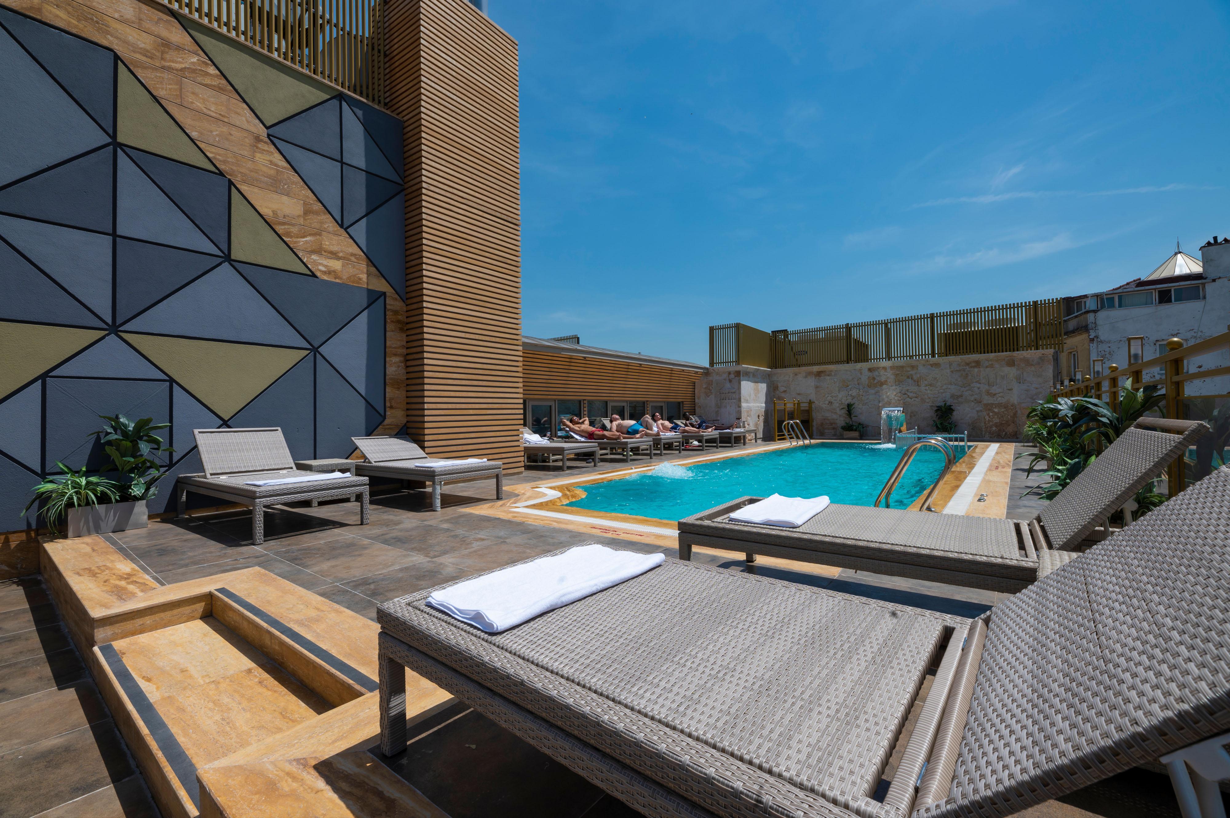 Ramada By Wyndham Pera Taksim Otel